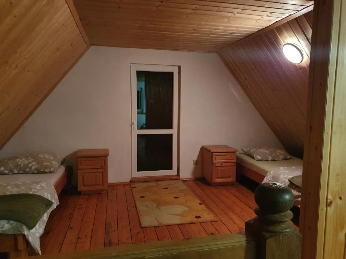 Domki U Gretka Lutowiska Bagian luar foto