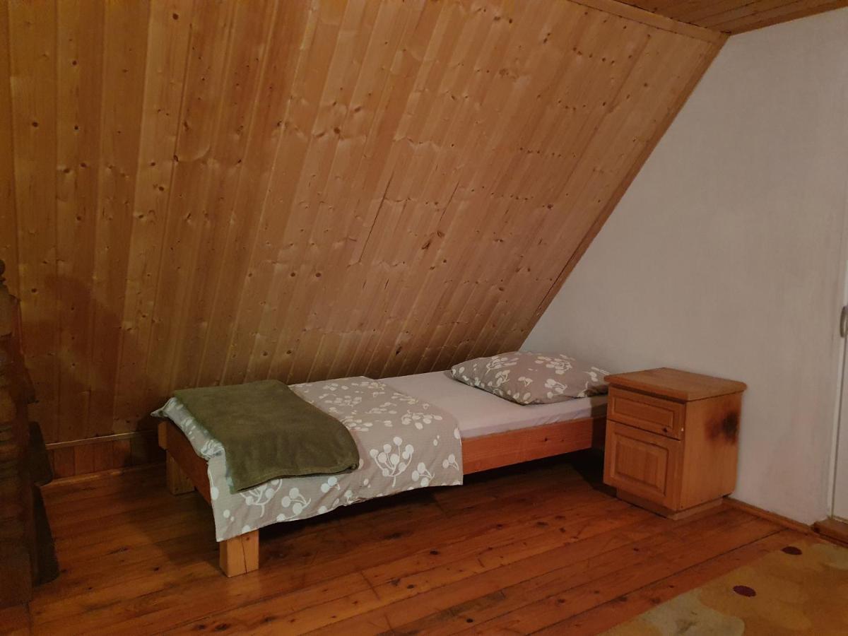 Domki U Gretka Lutowiska Bagian luar foto